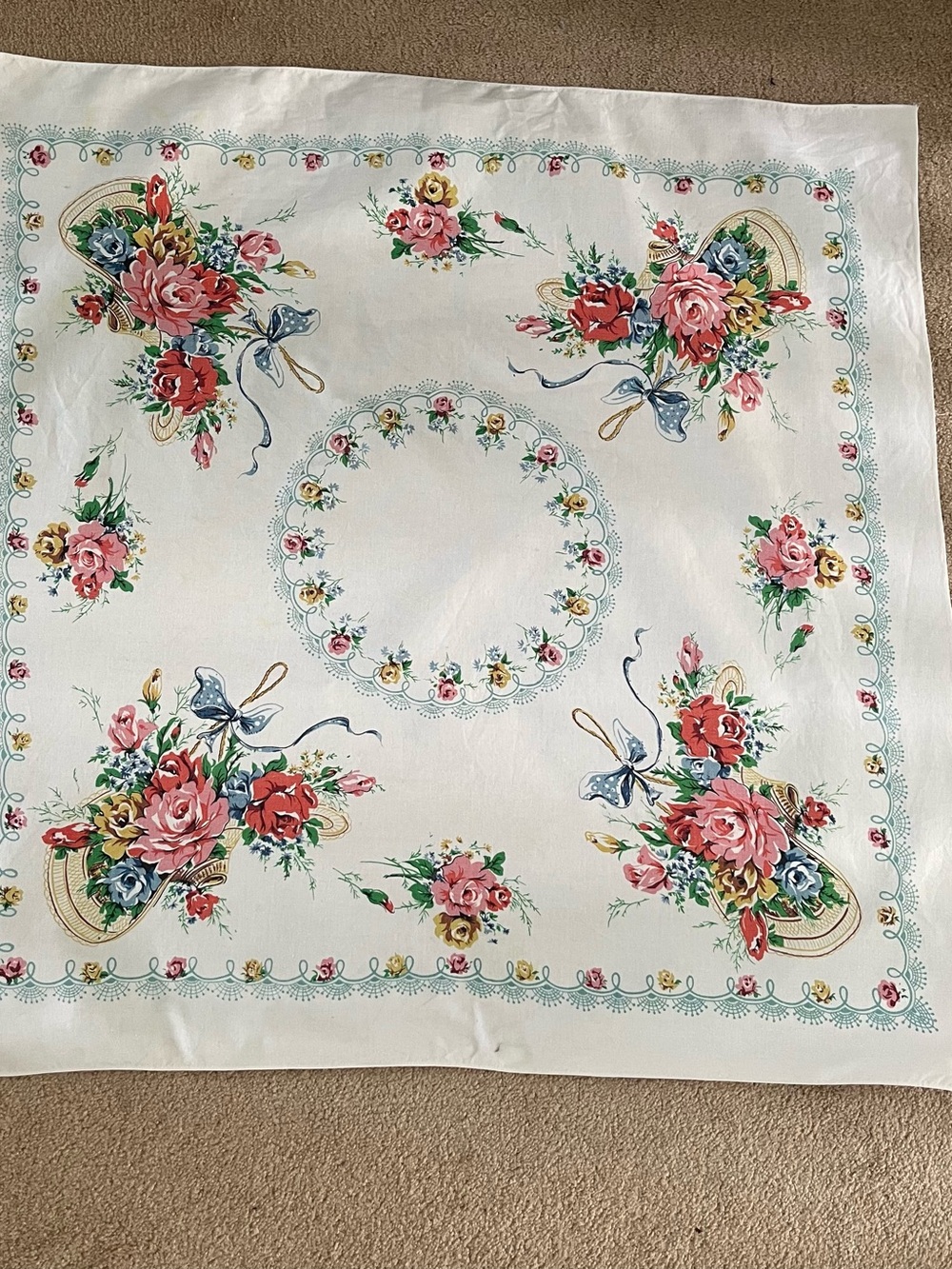 Floral Cream Tablecloth with Pink & Red Rose Bouquets
